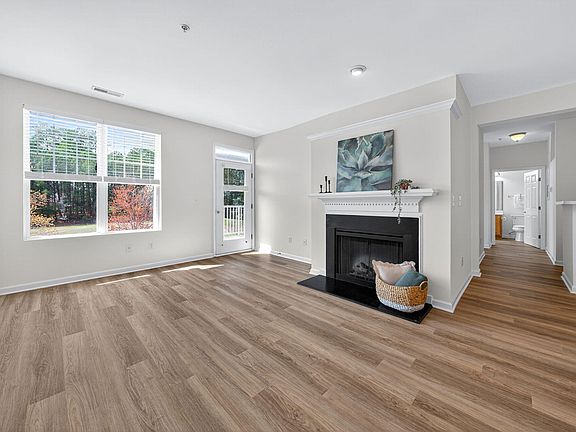 5th image of 437 Eyam Hall Ln