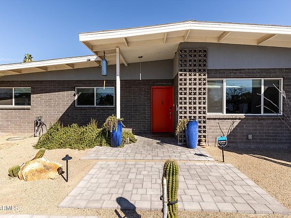 4th image of 706 E LOYOLA Drive