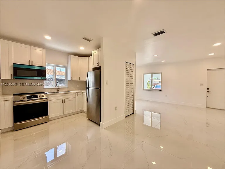 228 NW 32nd Ave #230 — Photo 5