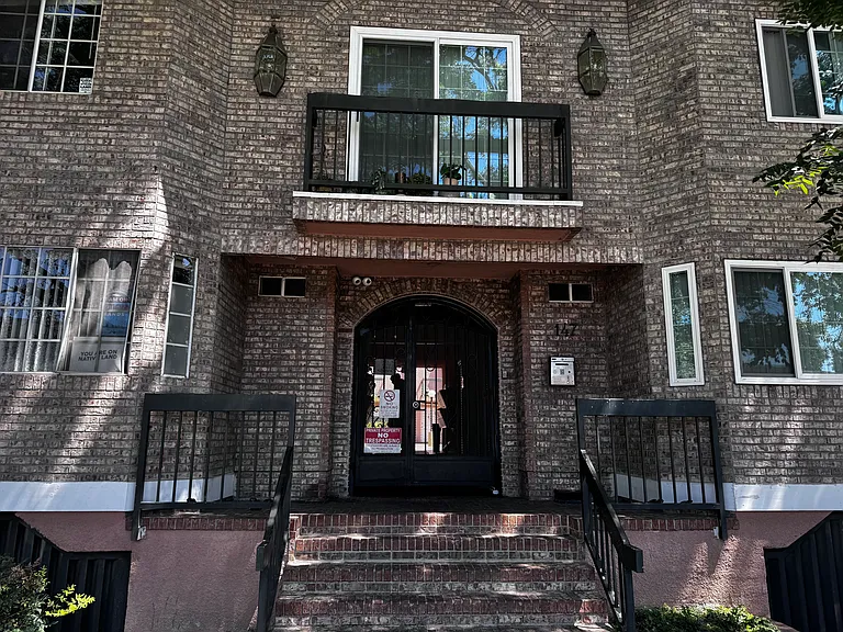 147 W Acacia Ave #103 — Photo 1