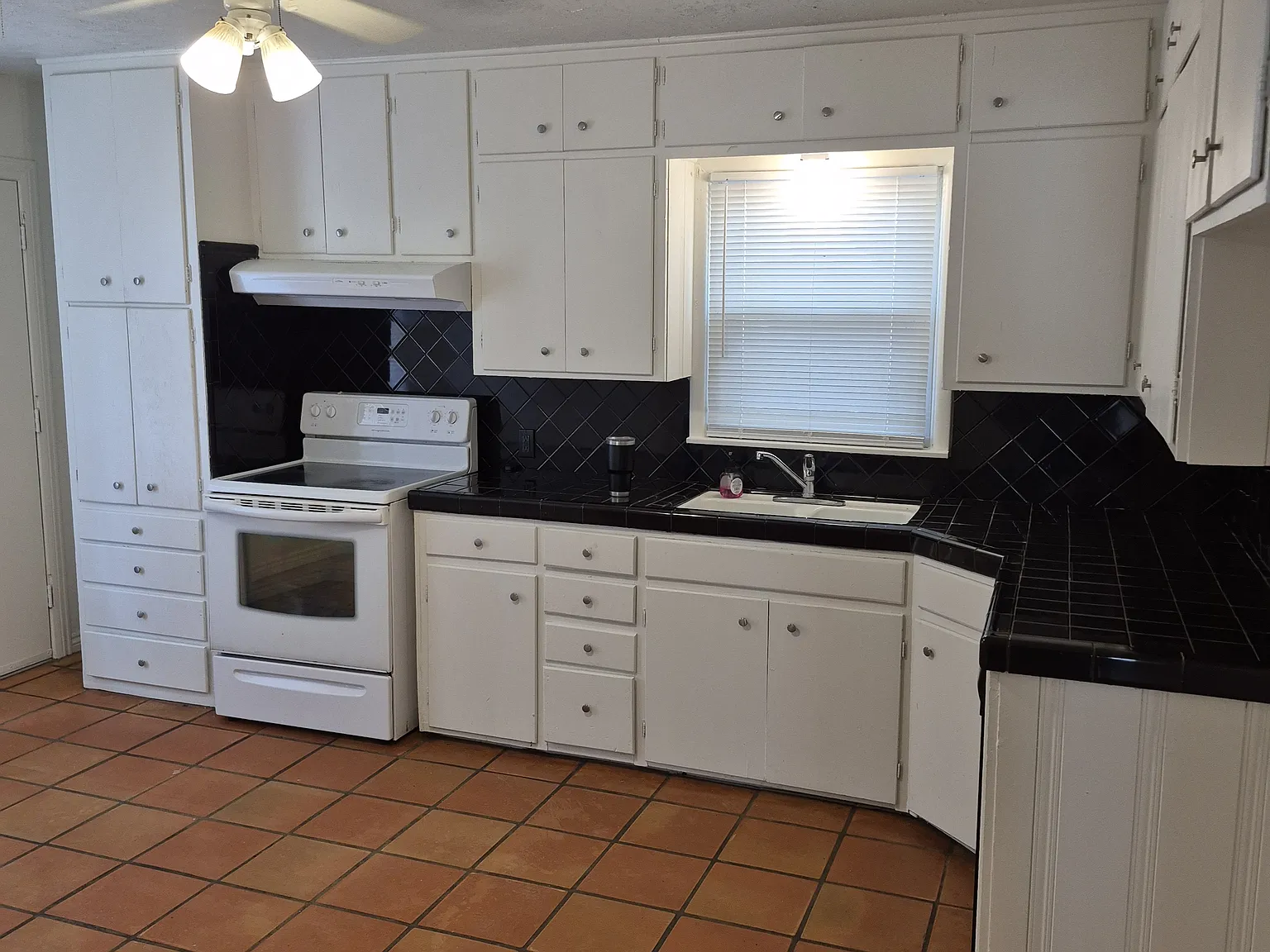 3 bed, 1292 sqft, $1,450 — Photo 4