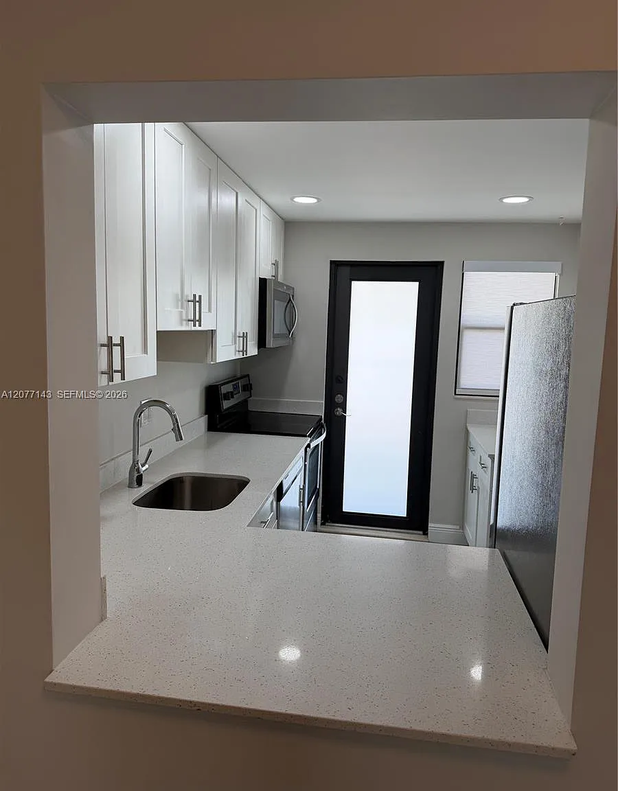 Gabriel Towers Condo — Photo 1