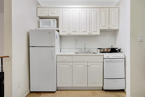 Rented by Anchor Associates | media 23