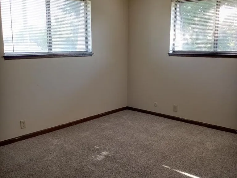 831 & 837 E Wayne Ave — Photo 17