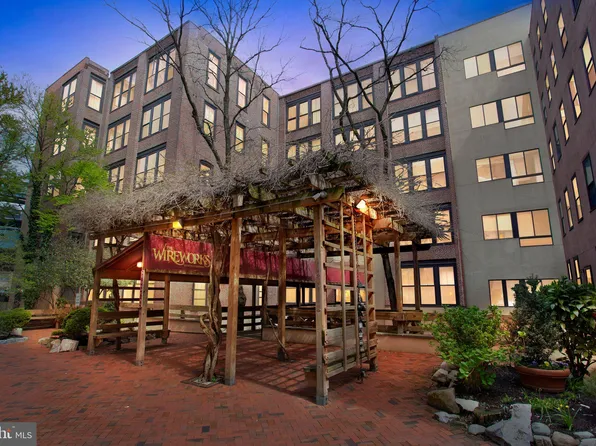 301 Race St APT 511, Philadelphia, PA 19106