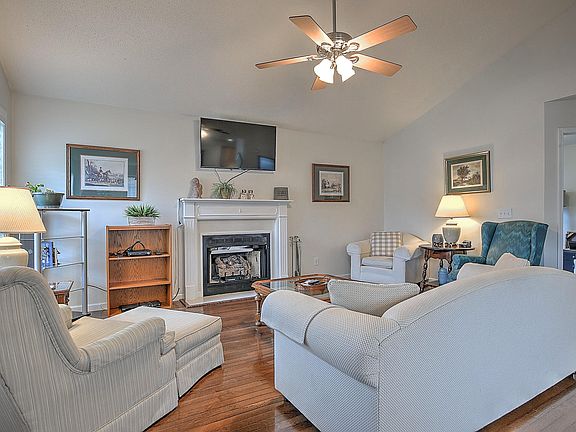 5th image of 226 Jaybird Ct