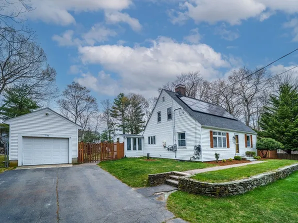 786 E Ashland St, Brockton, MA 02302