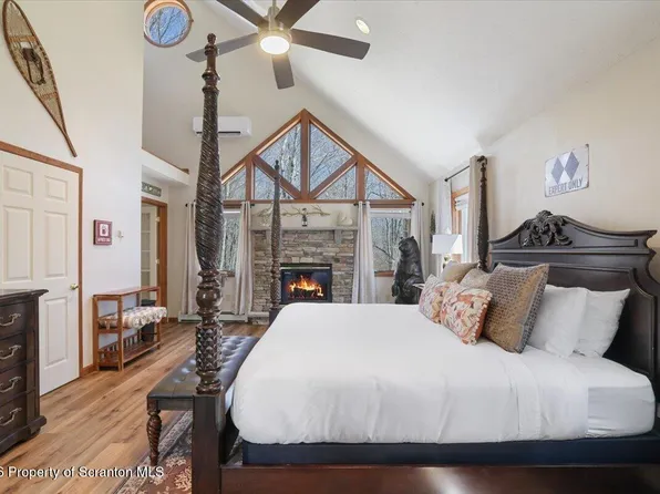 74 Mildred Dr, Gouldsboro, PA 18424