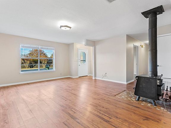 4th image of 417 Hollyoak Dr