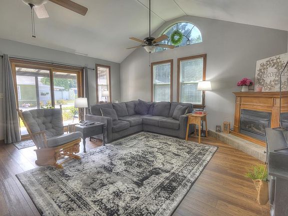 5th image of 743 Lilac Ln