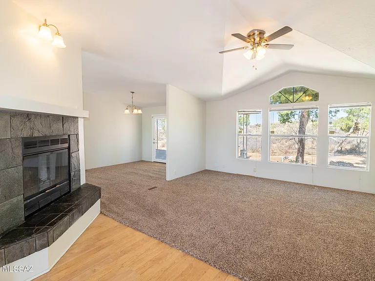 1040 W Barbara Pl — Photo 1