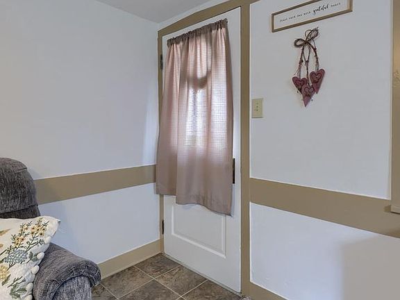 5th image of 1323 Church St