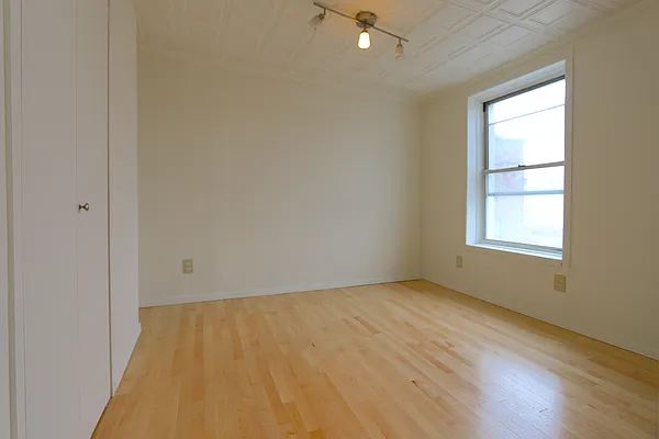 Rented by Compass | media 7