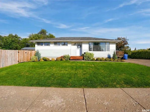 1701 92nd Street, North Battleford, SK S9A 0B3