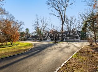 1620 Old Cedar Swamp Dr, Brookville, NY 11545