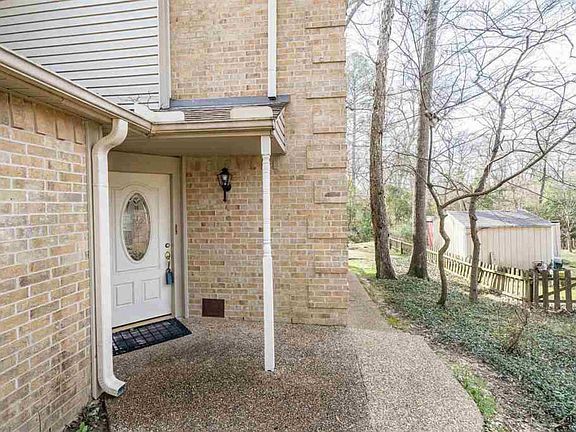 2nd image of 712 Chimney Rock Dr