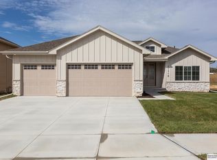 21718 Parkview Dr, Gretna, NE 68028