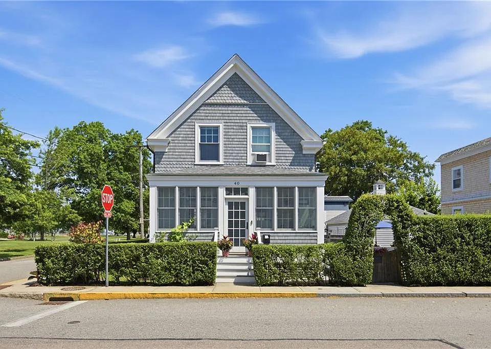 40 W Narragansett Ave