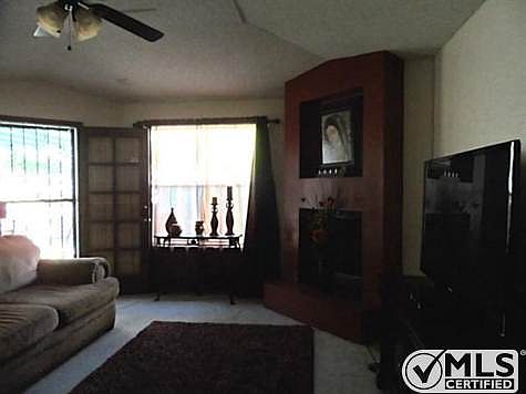 3rd image of 729 Hempstead Dr