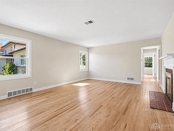 4th image of 311 S Highview Rd