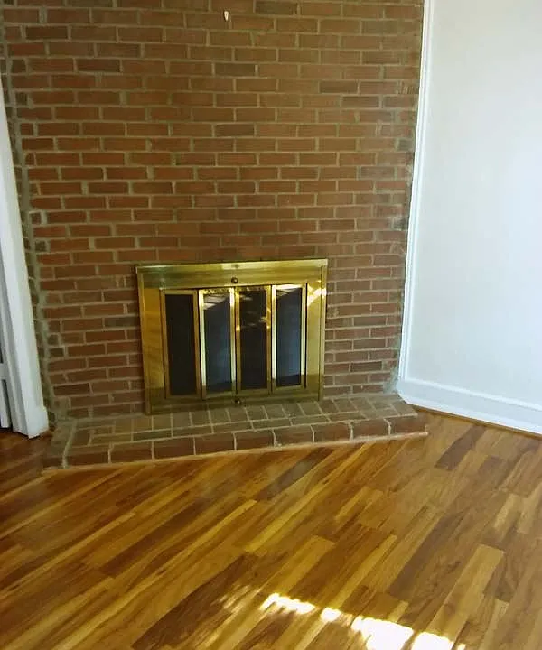 527-9th-NE-1st-fl-lr-fireplace