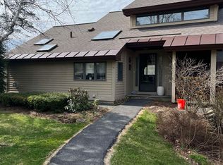 60 Lakeland Dr, Hartford, VT 05047