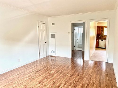 2nd image of 2305 Chariton St #5
