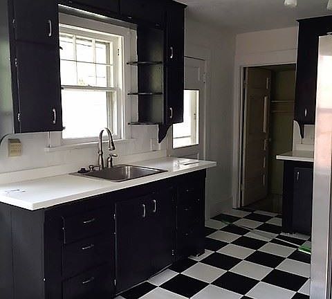 4th image of 4418 Belleview Ave