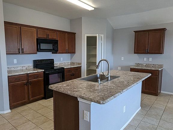 4th image of 415 Plum Dr