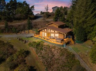 914 Marina Hgts Rd, Brookings, OR 97415