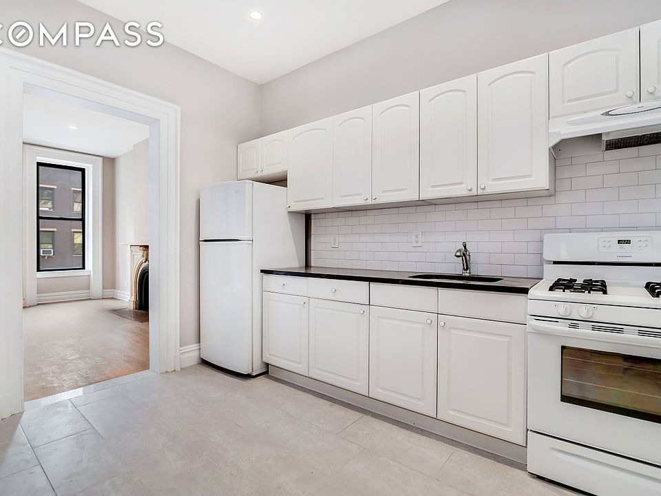 2nd image of 336 Lexington Ave APT 2