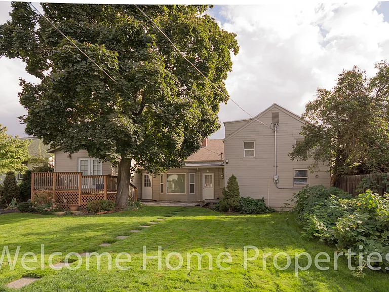 209 SE 6th St — Photo 6