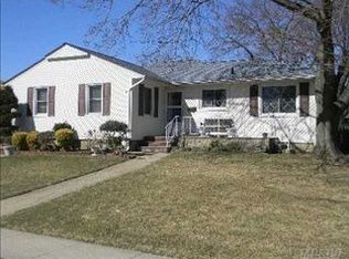 4013 Eve Dr, Seaford, NY 11783