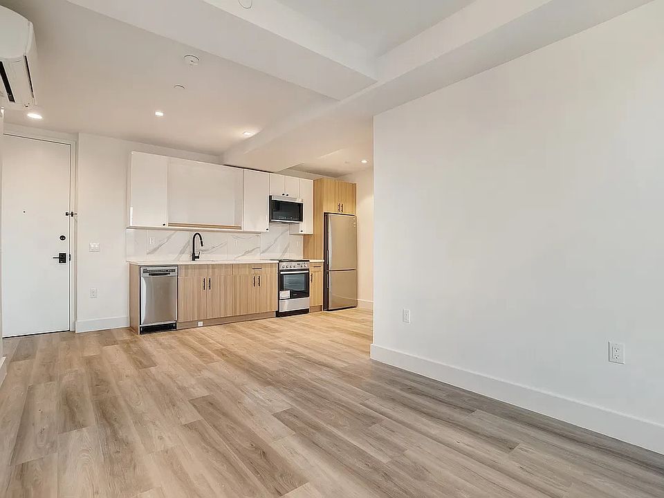 3 bed · 2 bath in Flatbush, Brooklyn