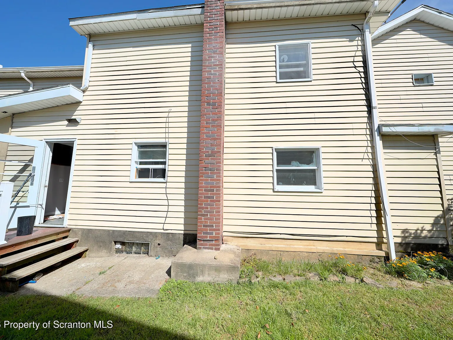 3 bed, 1.0 bath, 1150 sqft, $1,600 — Photo 3