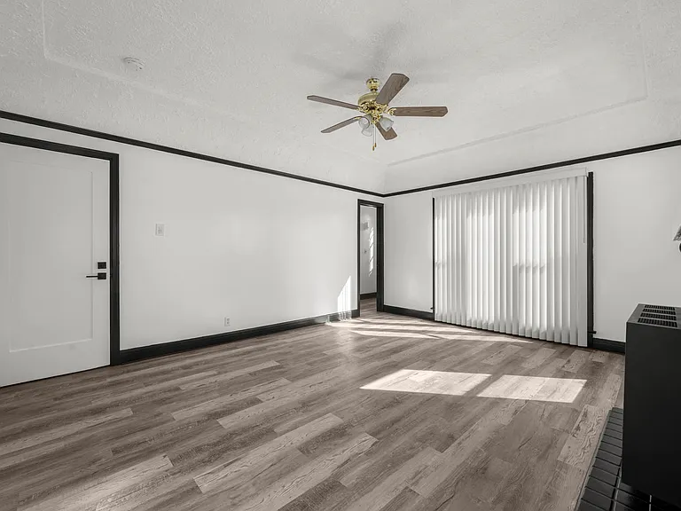 1329 2nd Ave — Photo 13