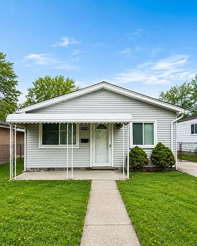 23528 Columbus Ave Photo 1