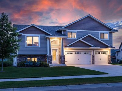 1711 Redhawk Way, Mayer, MN, 55360