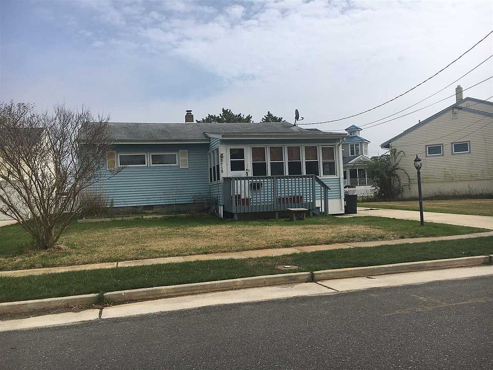 2nd image of 3715 Pembroke Ln