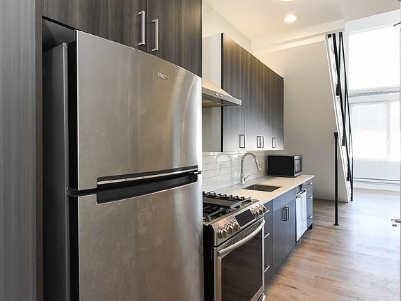 4th image of 1531 W Howard St #15