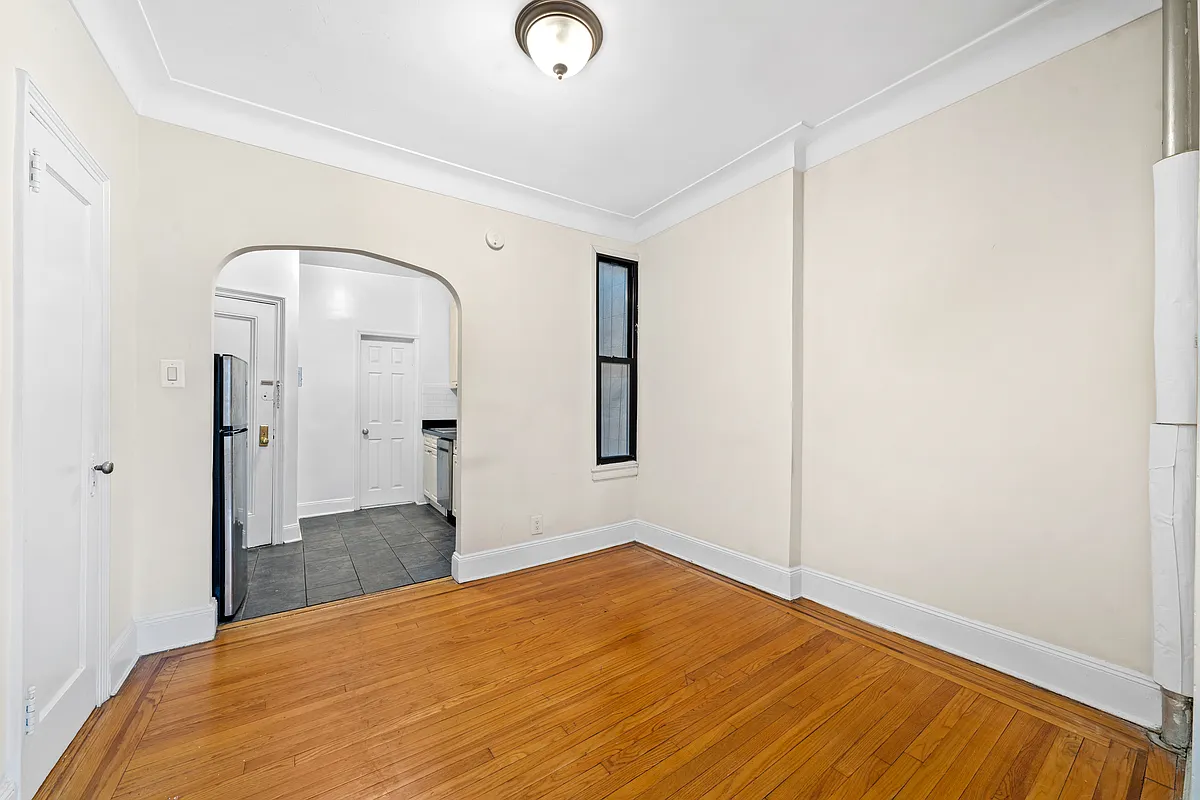 Building Photo - 1606 1st Ave #2A