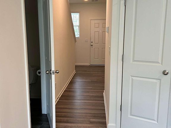 4th image of 319 Penn Station Way