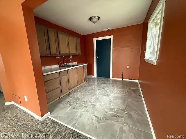 2 bed, 1.0 bath, 650 sqft, $1,000 — Photo 4