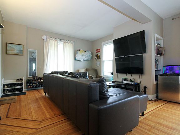 4th image of 3044 Fremont Ave S #1