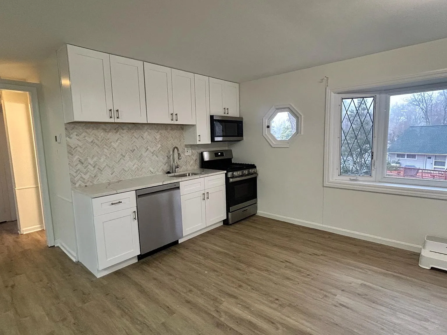 4 bed, 2200 sqft, $3,150 — Photo 3