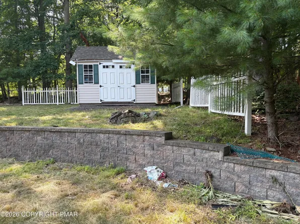 174 Pasquin Dr, East Stroudsburg, PA 18301