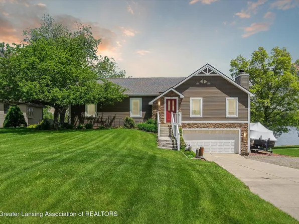 6637 Victoria Shore Dr, Laingsburg, MI 48848