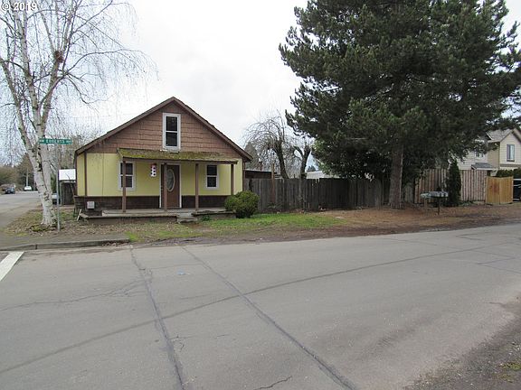2nd image of 303 NW Ebberts Ave