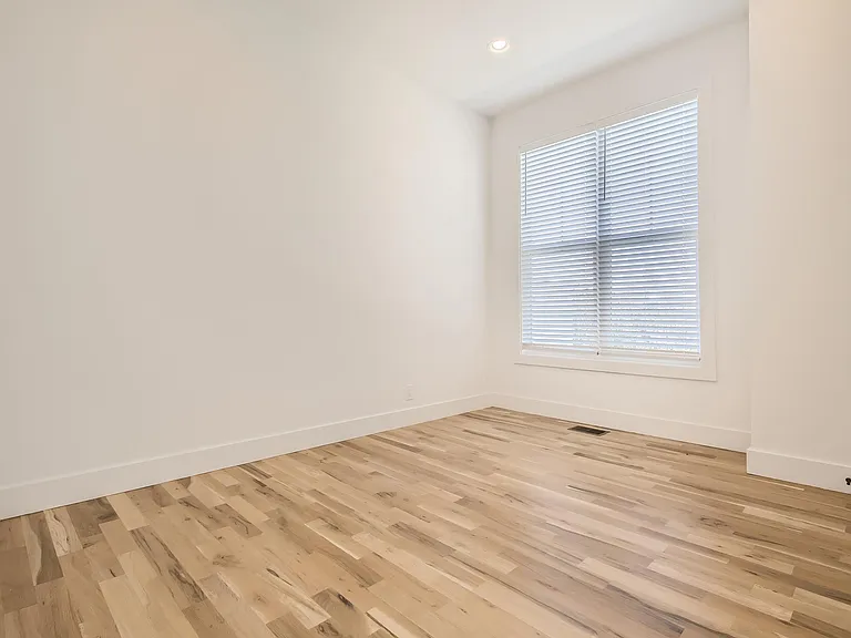 405 Serenity Ln — Photo 8