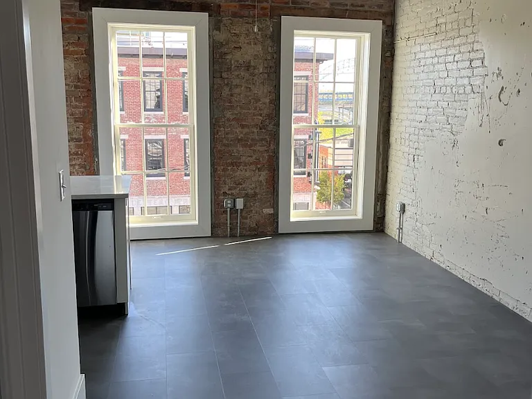 145-145 E Main St #147-300 — Photo 12